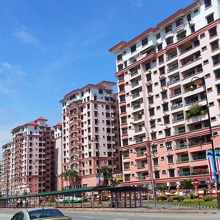 Kk Waterfront Suites At Marina Court Kota Kinabalu Eksteriør bilde
